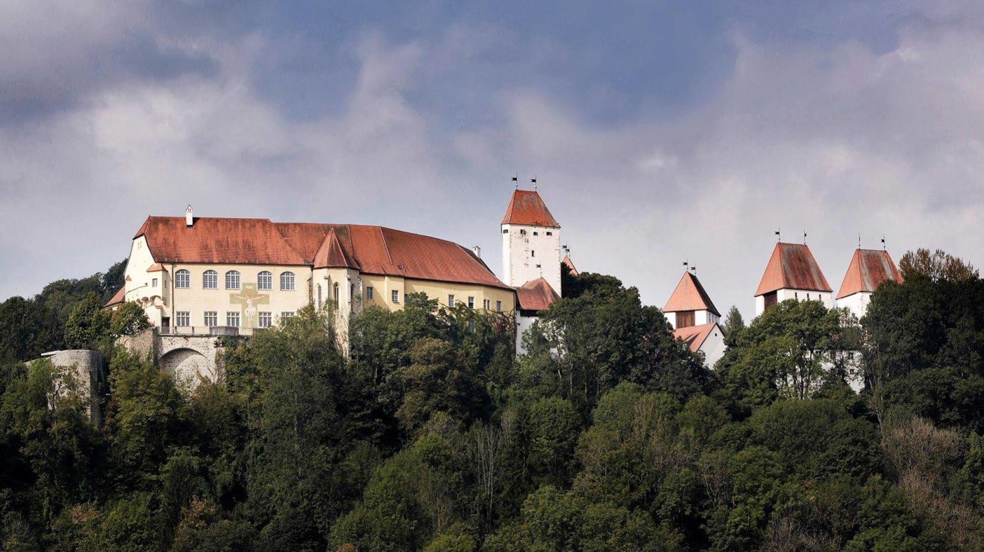 Hotel Schloss Neuburg - Hoftaferne Neuburg am Inn Ngoại thất bức ảnh